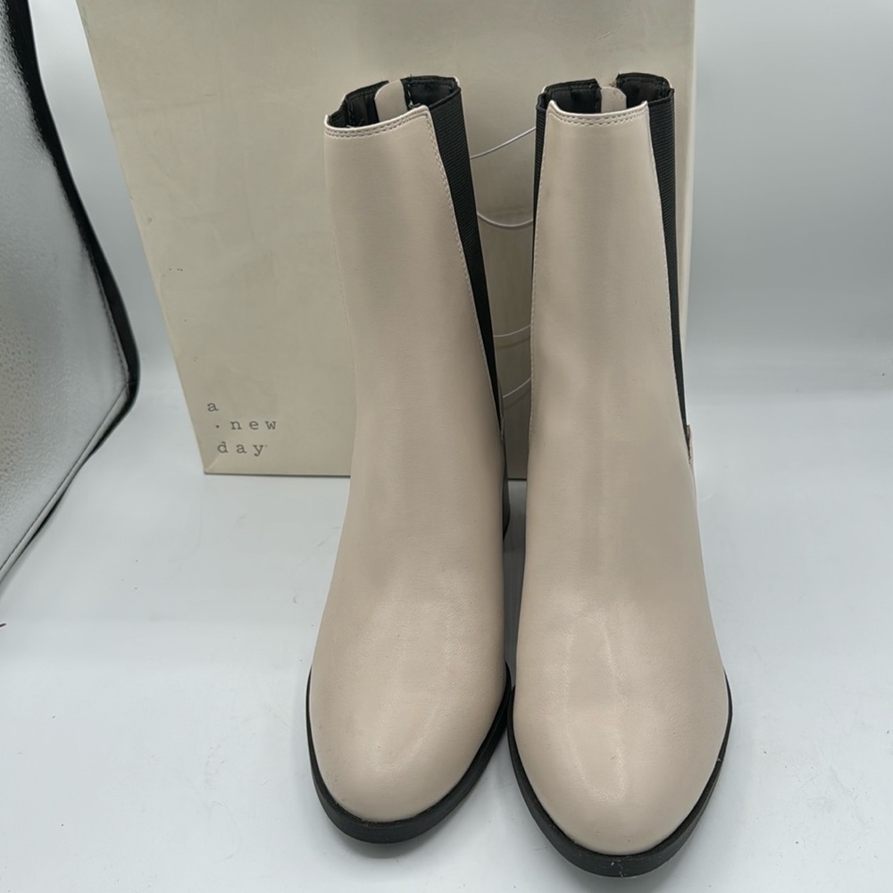 A New Day NIB Chelsea “Itzel” boots Size 10
